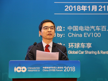 中國電動汽車百人會執(zhí)行副理事長、中國科學(xué)院院士歐陽明高主持會議